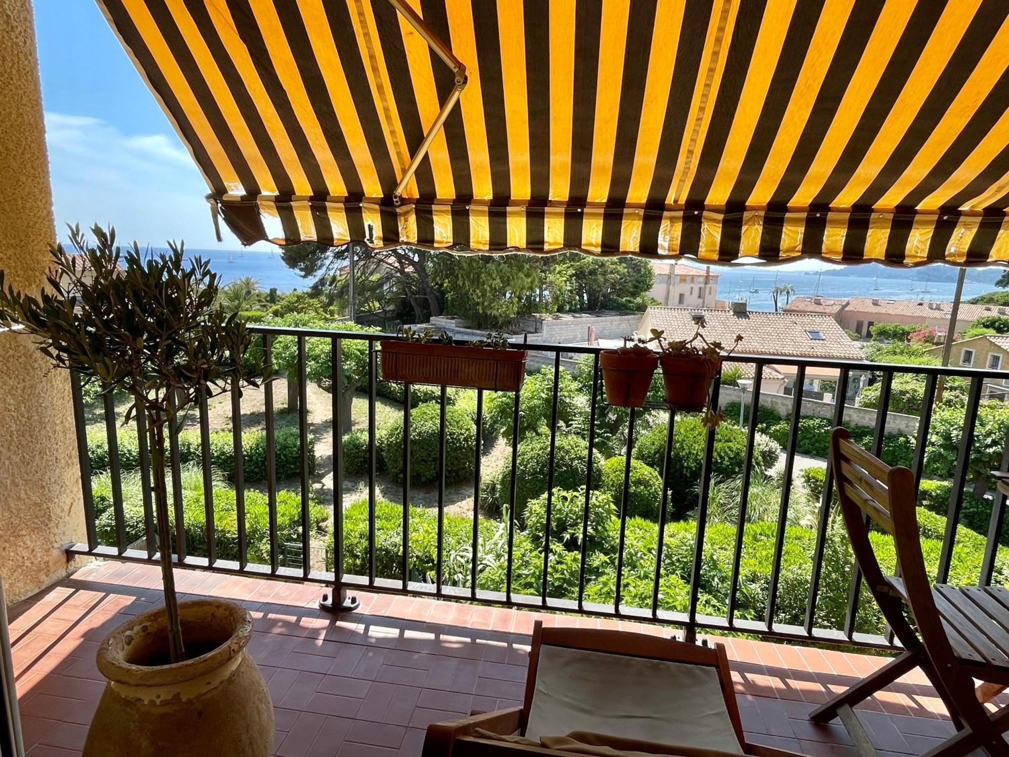 Agréable studio vue mer refait à neuf&climatisé Le Pradet Exterior foto
